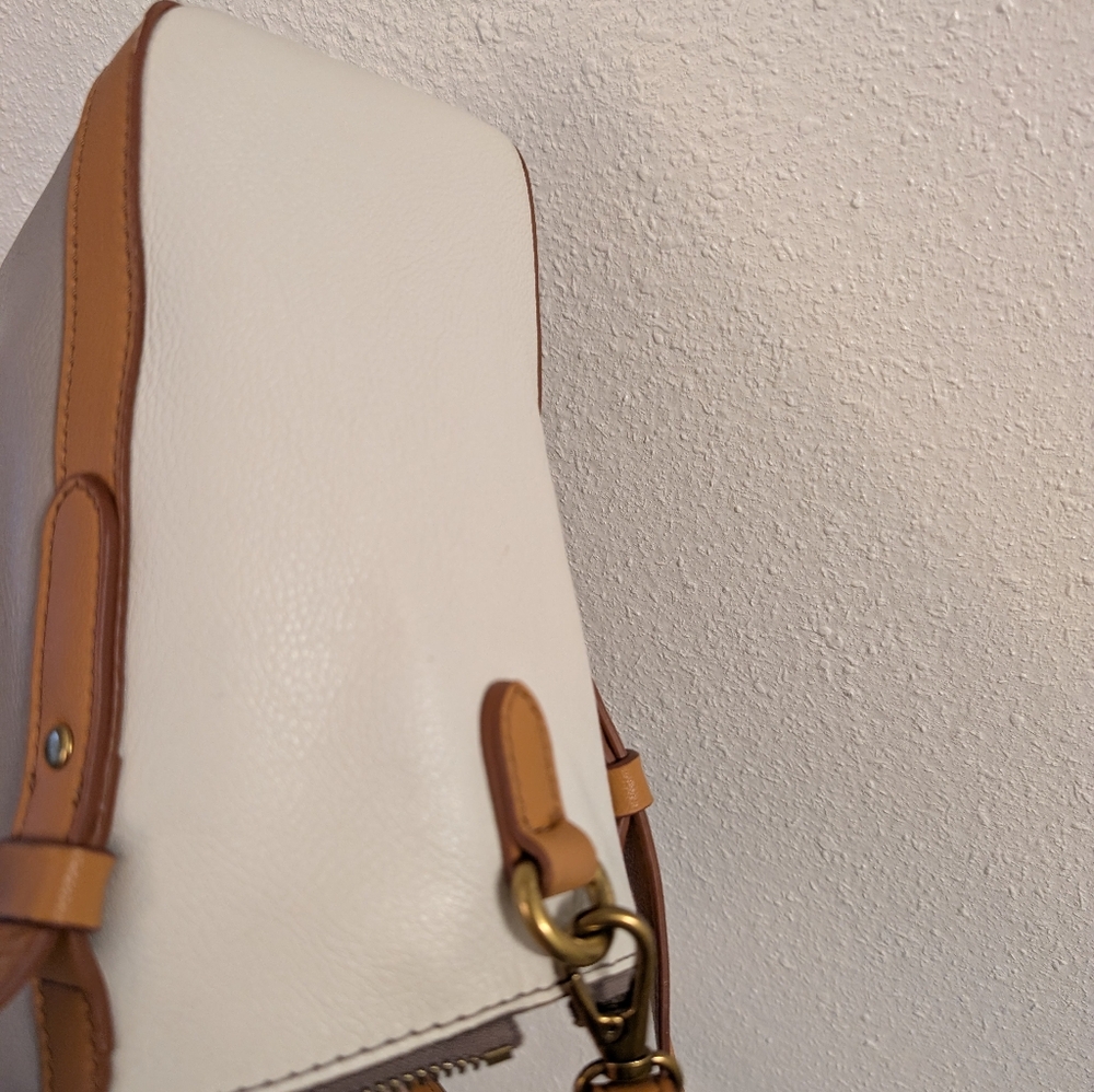 Fossil Leather Cross-Body Bag - Picture 6 of 7